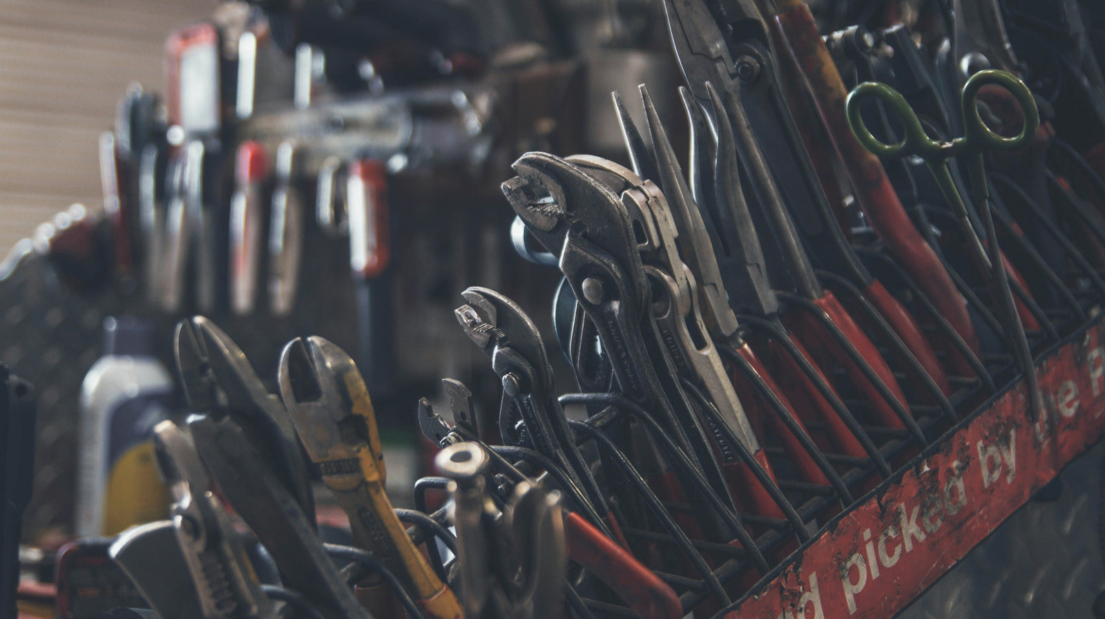 Tool roll bag for mechanics,Durable tool organizer bag,Compact tool roll storage,Magnetic parts tray,Magnetic tray for screws and bolts,Magnetic tray for screws and bolts,Heavy-duty tool roll bag,Small parts magnetic organizer,Tool roll with compartments,Magnetic tray for workshop use